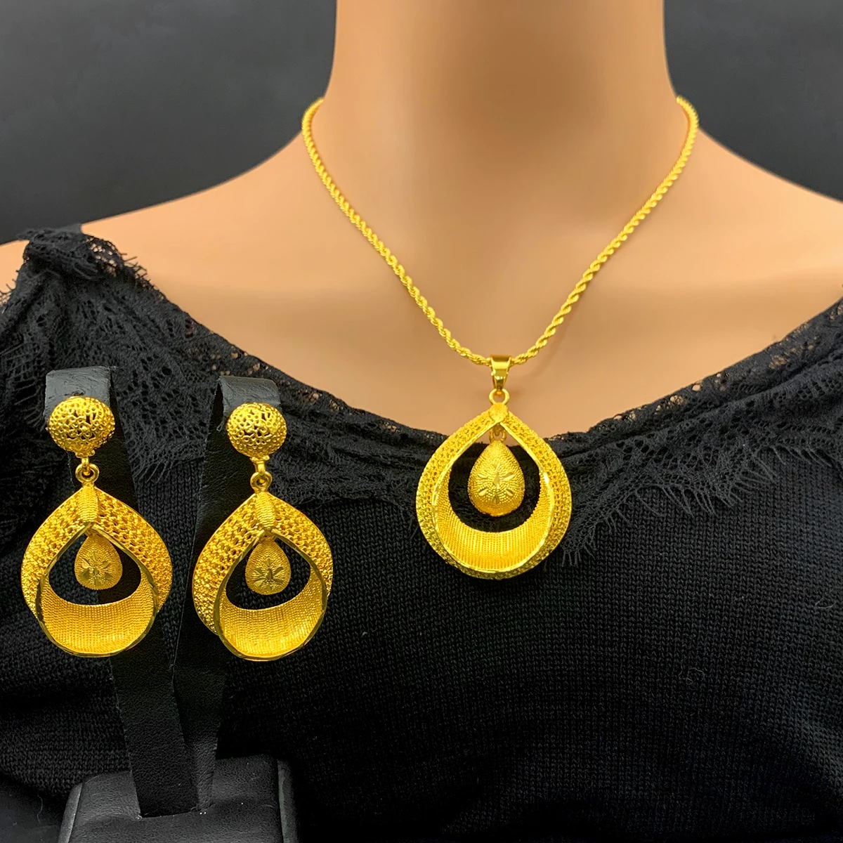 24K Gold Plated Droplet Necklace & Earrings: Bridal Party Jewelry Set 2 24K Gold Plated Droplet Necklace &
  Earrings: Bridal Party Jewelry Set - Image 2