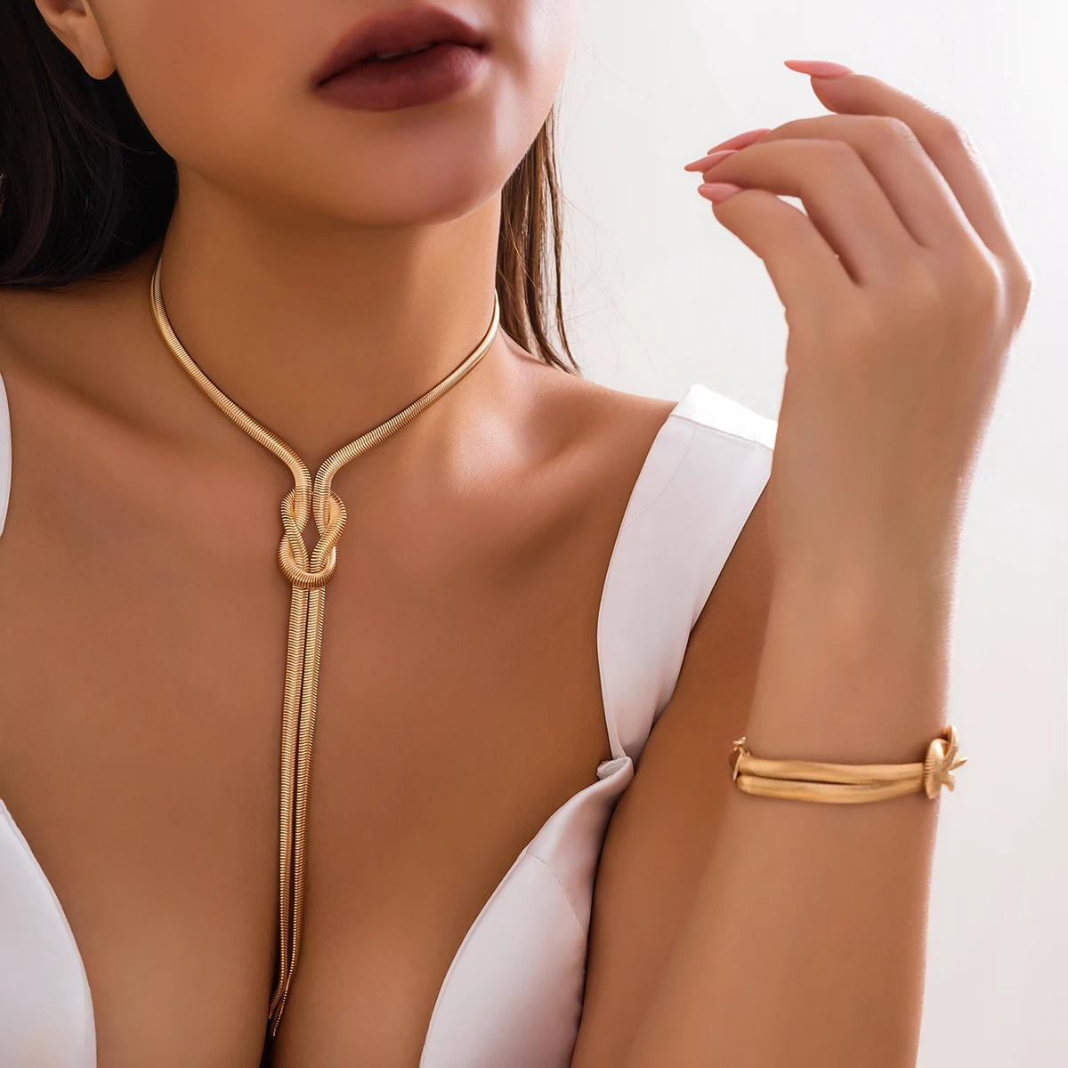 2PCS Snake Twisted Chain Set: Vintage Goth Tassel Choker & Bracelet Y2K 3 2PCS Snake Twisted Chain Set: Vintage
  Goth Tassel Choker & Bracelet Y2K - Image 3