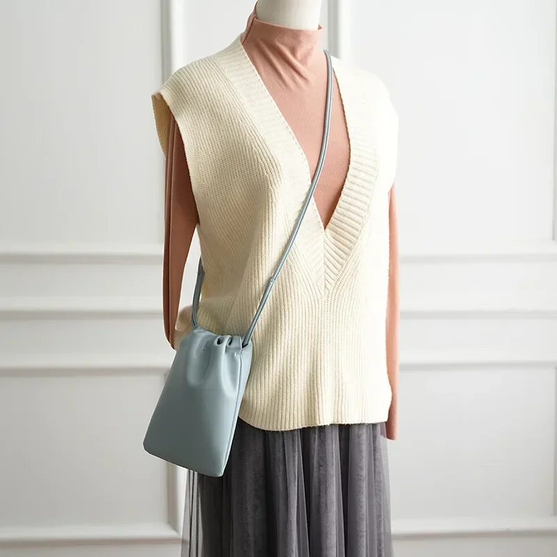 Women's PU Leather Shoulder Bag: Luxury Large Capacity Crossbody Phone Purse 4 Women's PU Leather Shoulder Bag: Luxury
  Large Capacity Crossbody Phone Purse - Image 4
